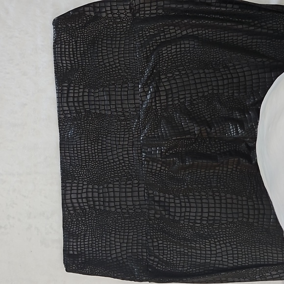 Leggins - Picture 2 of 3